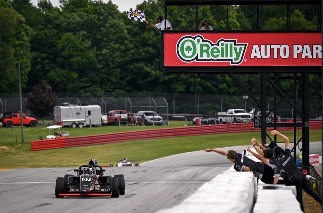 Chequered flag — race win
